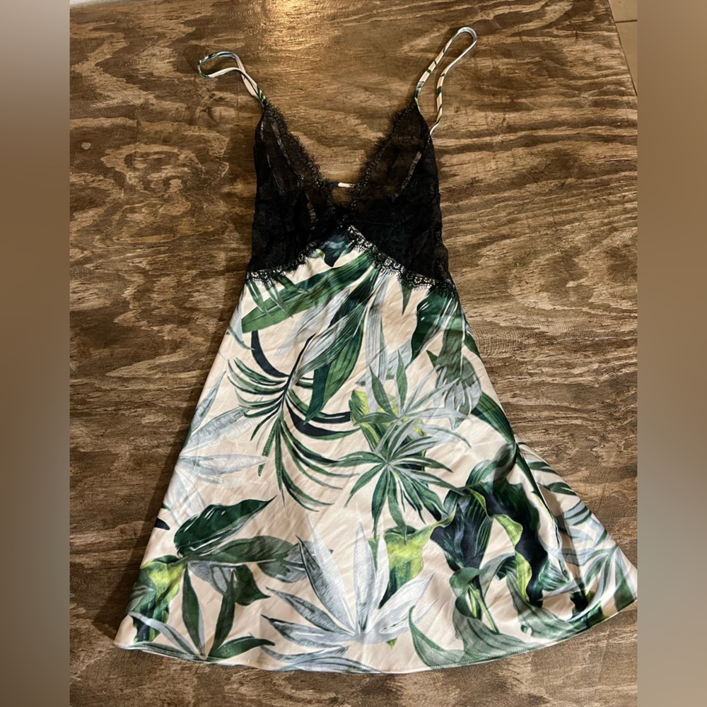 Victoria’s Secret Lace Baby Doll Slipdress Size M